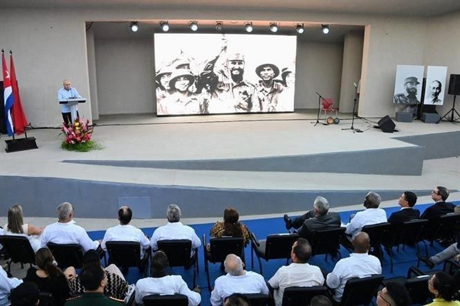 El primer secretario del Comité Central del Partido Comunista y presidente de Cuba, Miguel Díaz-Canel, preside la celebración en la Isla del 50 aniversario de la primera visita del Comandante en Jefe Fidel Castro a Vietnam a la zona liberada de Vietnam del Sur. (Fotografía: VNA) El primer secretario del Comité Central del Partido Comunista y presidente de Cuba, Miguel Díaz-Canel, preside la celebración en la Isla del 50 aniversario de la primera visita del Comandante en Jefe Fidel Castro a Vietnam a la zona liberada de Vietnam del Sur. (Fotografía: VNA)