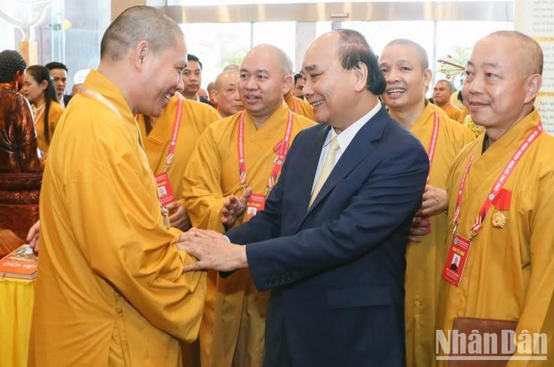 El presidente Nguyen Xuan Phuc y los delegados. El presidente Nguyen Xuan Phuc y los delegados.
