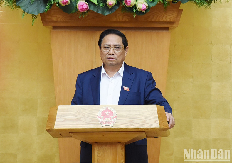 Pham Minh Chinh habla en el evento.