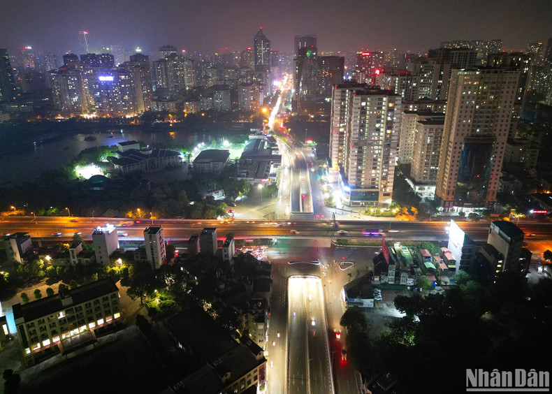El paso subterráneo Le Van Luong-To Huu, un proyecto clave para el tráfico, sẽ inauguró en ocasión del 68 aniversario del Día de la Liberación de Hanói. El paso subterráneo Le Van Luong-To Huu, un proyecto clave para el tráfico, sẽ inauguró en ocasión del 68 aniversario del Día de la Liberación de Hanói.