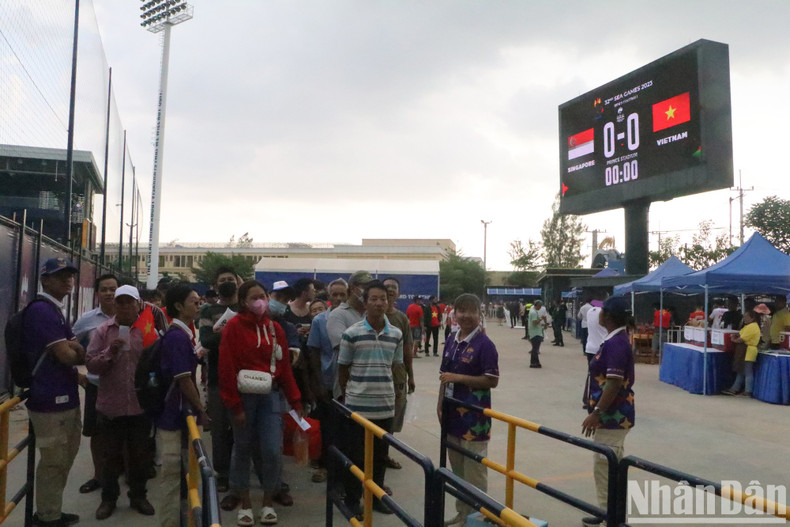 Las condiciones del tiempo se calman después de un día caluroso y soleado.