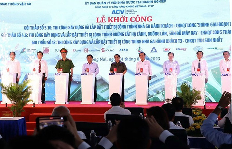 Los delegados presionan el botón para dar el pistoletazo de inicio del proyecto. Los delegados presionan el botón para dar el pistoletazo de inicio del proyecto.