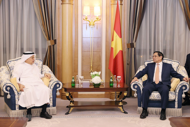 E Pham Minh Chinh en la reunión con Abdulrahman Al Zamir.
