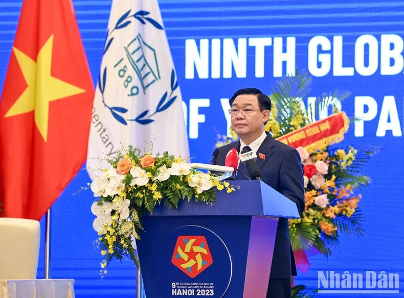 El presidente de la Asamblea Nacional de Vietnam, Vuong Dinh Hue, en la ceremonia. (Fotografía: Nhan Dan) El presidente de la Asamblea Nacional de Vietnam, Vuong Dinh Hue, en la ceremonia. (Fotografía: Nhan Dan)