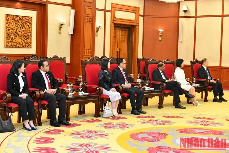 La delegación de alto nivel de Singapur. La delegación de alto nivel de Singapur.