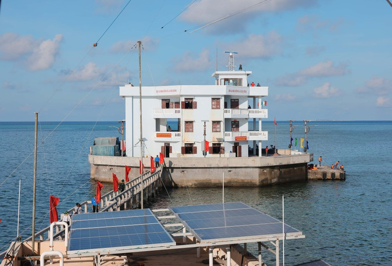Un sistema fotovoltaico en la isla de Da Thi. Un sistema fotovoltaico en la isla de Da Thi.