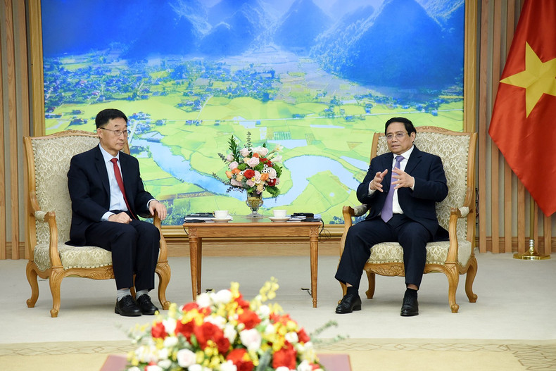El primer ministro de Vietnam, Pham Minh Chinh, y el secretario del Comité del Partido Comunista China en la región autónoma Zhuang de Guangxi, Liu Ning.