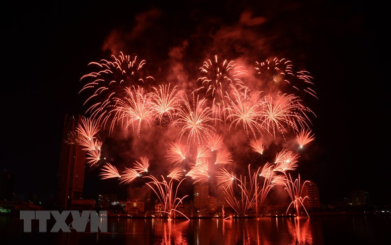 El espectáculo del grupo francés. (Fotografía: VNA) El espectáculo del grupo francés. (Fotografía: VNA)
