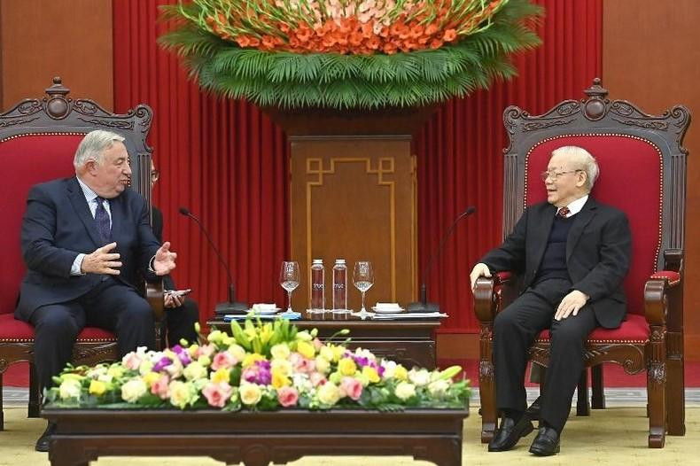 Gérard Larcher habla en el evento. Gérard Larcher habla en el evento.