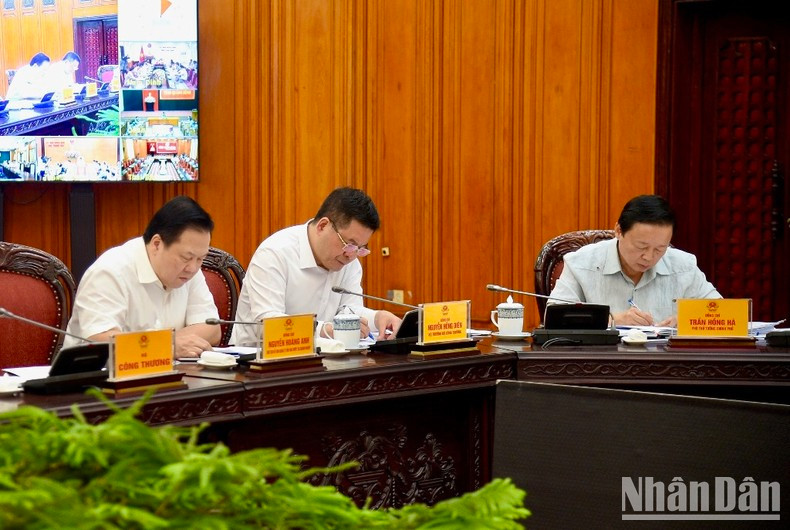 El vicepremier Tran Hong Ha y delegados de las entidades relacionadas. El vicepremier Tran Hong Ha y delegados de las entidades relacionadas.