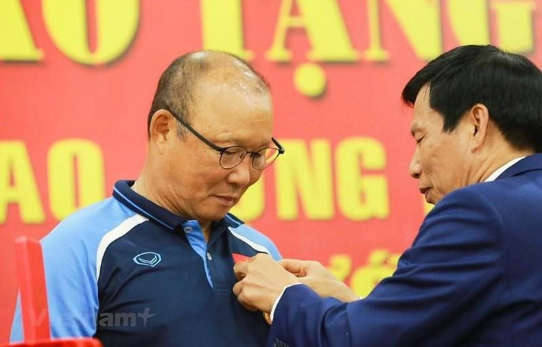 Ese triunfo elevó el nivel del entrenador. Ese triunfo elevó el nivel del entrenador.