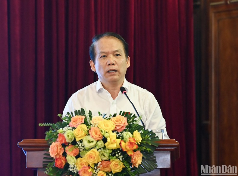 El jefe de la Comisión de Asuntos Legales del Parlamento, Hoang Thanh Tung, en el evento. El jefe de la Comisión de Asuntos Legales del Parlamento, Hoang Thanh Tung, en el evento.