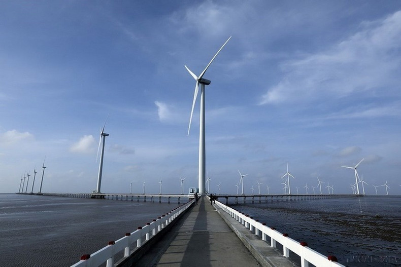 La planta de energía eólica de Bac Lieu contribuye de manera significativa a la protección del medio ambiente y a la reducción del impacto del cambio climático. La planta de energía eólica de Bac Lieu contribuye de manera significativa a la protección del medio ambiente y a la reducción del impacto del cambio climático.