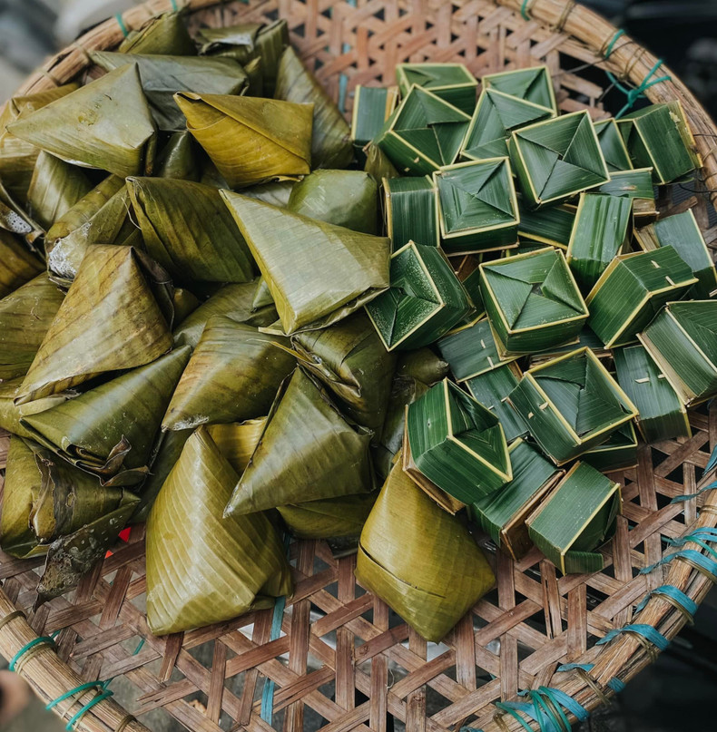 Pastel de arroz con relleno de coco y judía mungo. Pastel de arroz con relleno de coco y judía mungo.