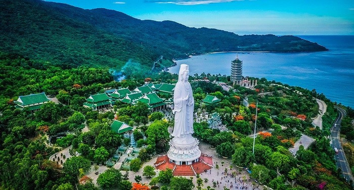 La pagoda de Linh Ung en la península de Son Tra, Da Nang. La pagoda de Linh Ung en la península de Son Tra, Da Nang.