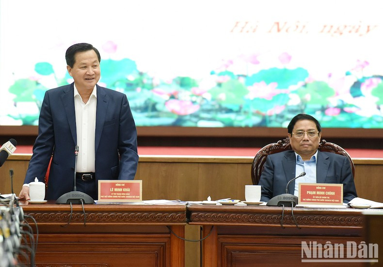 El viceprimer ministro Le Minh Khai habla en el evento. El viceprimer ministro Le Minh Khai habla en el evento.