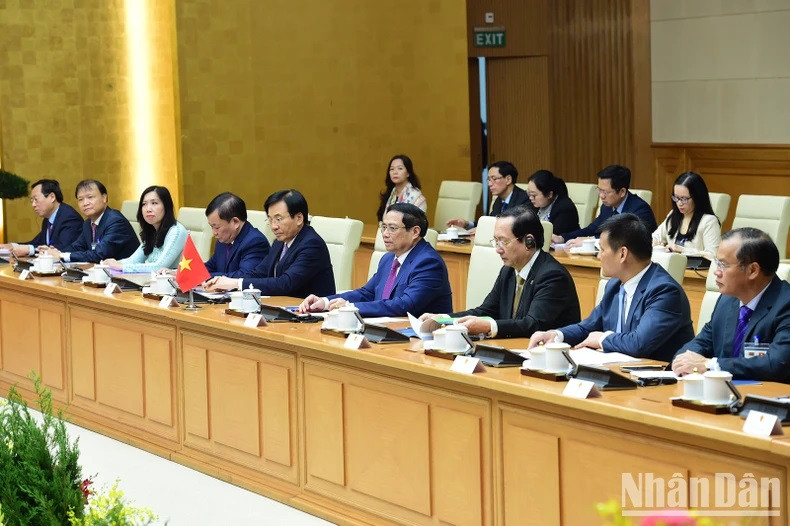 La delegación vietnamita en el encuentro.