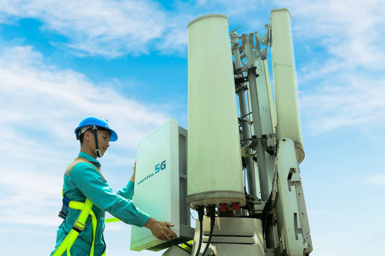 La empresa Viettel implementa con éxito la primera estación transceptora base 5G del mundo según el estándar Open RAN. (Fotografía: VNA) La empresa Viettel implementa con éxito la primera estación transceptora base 5G del mundo según el estándar Open RAN. (Fotografía: VNA)