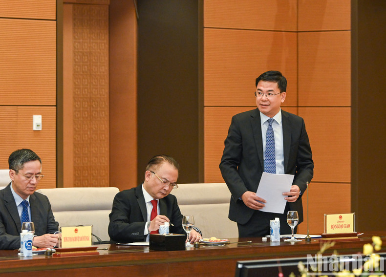 El vicecanciller Pham Quang Hieu habla en el evento. El vicecanciller Pham Quang Hieu habla en el evento.