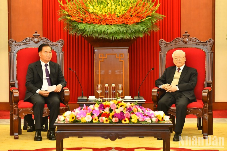 Nguyen Phu Trong y Thongsalith Mangnomek.