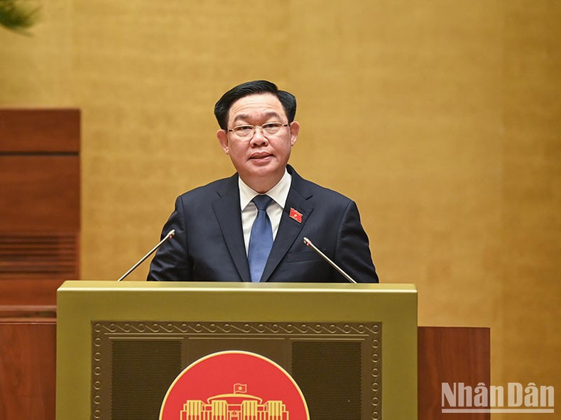 Vuong Dinh Hue habla en la reunión. Vuong Dinh Hue habla en la reunión.