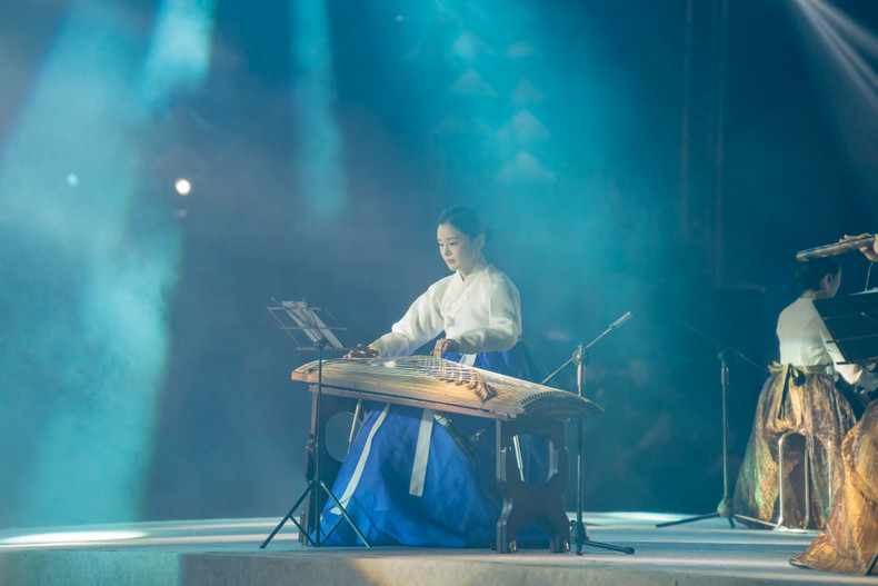 Actuación de los artistas de Corea del Sur. Actuación de los artistas de Corea del Sur.