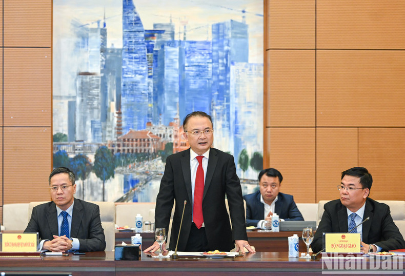 El embajador de Vietnam en los Países Bajos Ngo Huong Nam en el evento. El embajador de Vietnam en los Países Bajos Ngo Huong Nam en el evento.