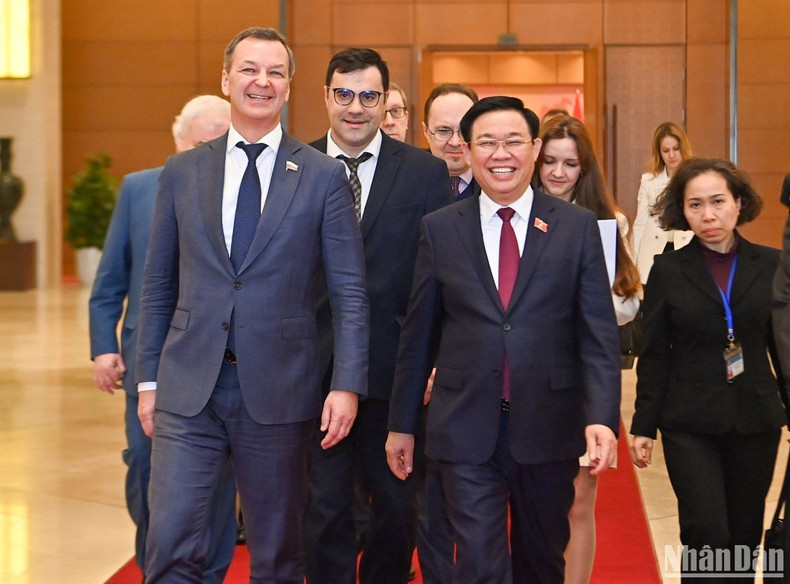 El titular de la Asamblea Nacional de Vietnam, Vuong Dinh Hue, y el primer vicepresidente del Consejo de la Federación de Rusia, Andrey Yastkin. El titular de la Asamblea Nacional de Vietnam, Vuong Dinh Hue, y el primer vicepresidente del Consejo de la Federación de Rusia, Andrey Yastkin.