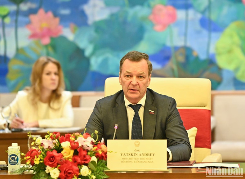 El primer vicepresidente del Consejo de la Federación de Rusia, Andrey Yastkin. El primer vicepresidente del Consejo de la Federación de Rusia, Andrey Yastkin.