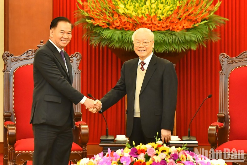 Los dos dirigentes se reúne en la sede del Comité Central del Partido de Vietnam.