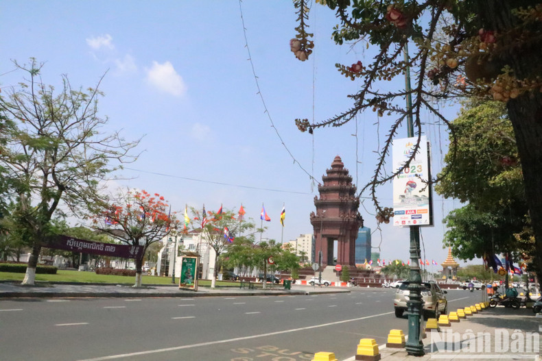 Carteles en el Monumento a la Independencia. Carteles en el Monumento a la Independencia.