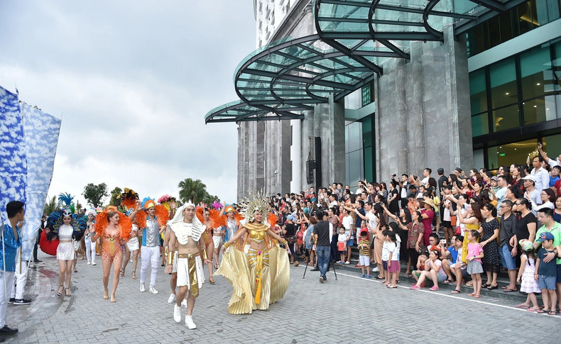 En el festival callejero.