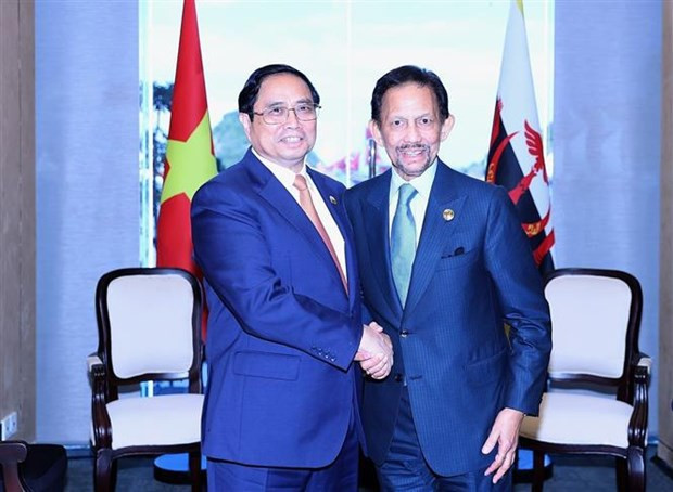 El primer ministro de Vietnam, Pham Minh Chinh, con el sultán Haji Hassanal Bolkiah de Brunei. (Foto: VNA) El primer ministro de Vietnam, Pham Minh Chinh, con el sultán Haji Hassanal Bolkiah de Brunei. (Foto: VNA)