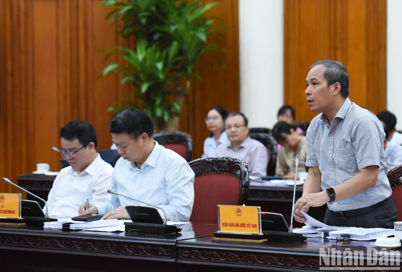 Representante del Banco Estatal de Vietnam. Representante del Banco Estatal de Vietnam.