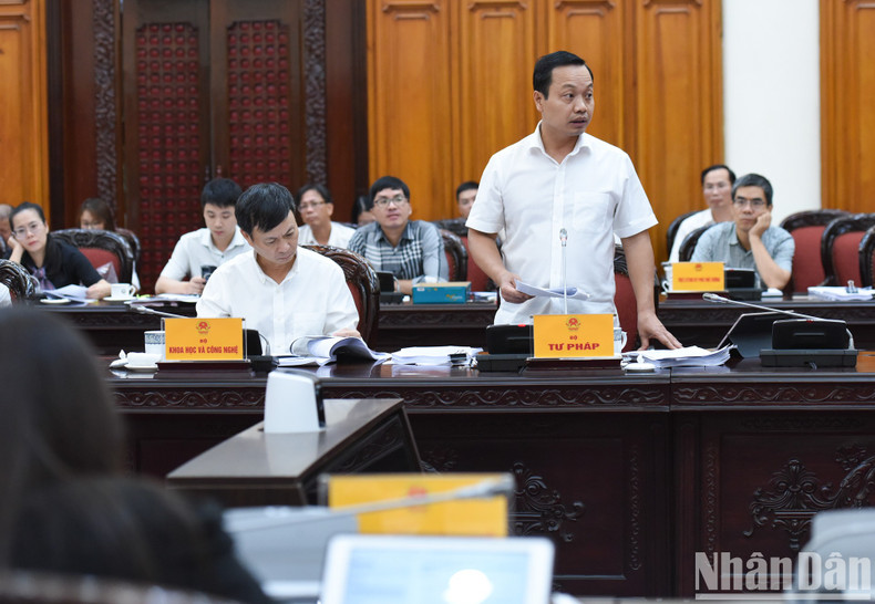 Representante del Ministerio de Justicia hace uso de la palabra en la reunión. Representante del Ministerio de Justicia hace uso de la palabra en la reunión.