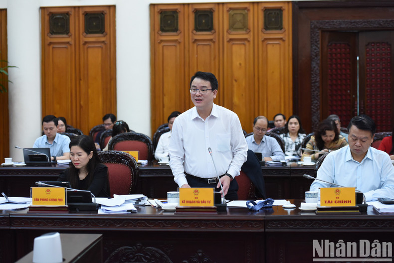 Representante del Ministerio de Planificación e Inversiones habla en la reunión. Representante del Ministerio de Planificación e Inversiones habla en la reunión.