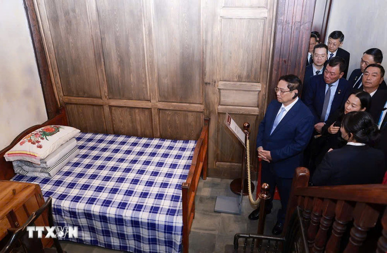 El primer ministro Pham Minh Chinh visita el área de reliquias. (Foto: VNA) El primer ministro Pham Minh Chinh visita el área de reliquias. (Foto: VNA)