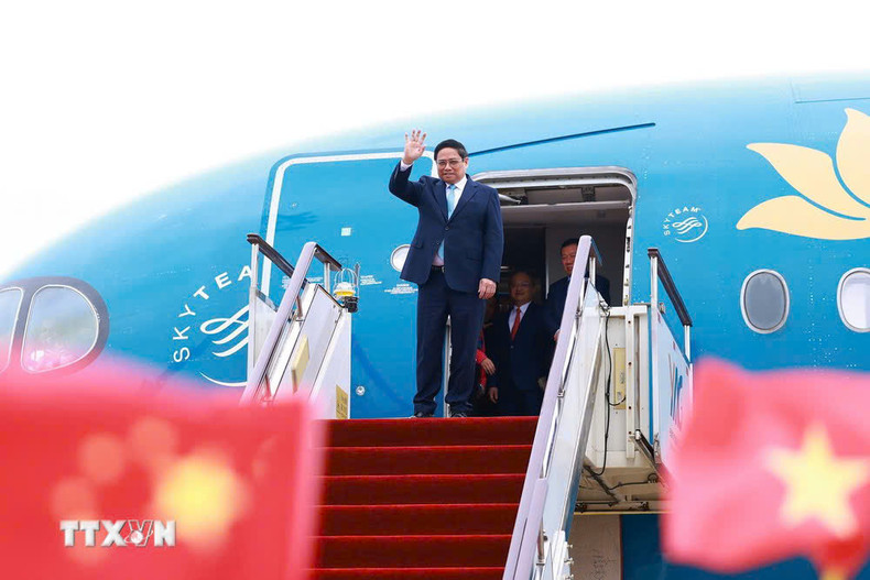 El primer ministro vietnamita, Pham Minh Chinh, llega a la ciudad de Kunming, provincia china de Yunnan, para asistir a la octava Cumbre de la GMS. (Foto: VNA)