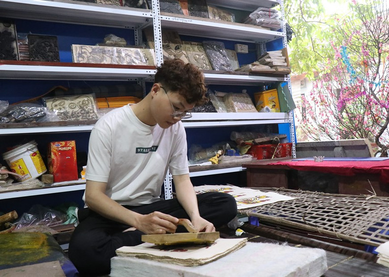 Las personas que hacen pinturas de Dong Ho todavía mantienen diligentemente su oficio. (Foto: VNA) Las personas que hacen pinturas de Dong Ho todavía mantienen diligentemente su oficio. (Foto: VNA)