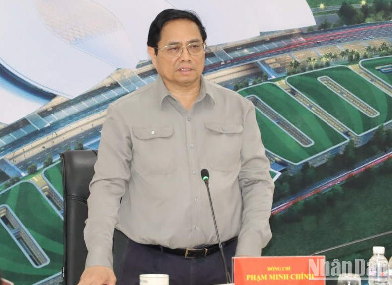 El primer ministro interviene en una reunión con los líderes de la Corporación de Aviación Civil de Vietnam y de Dong Nai sobre soluciones destinadas a eliminar los obstáculos para acelerar el proyecto.