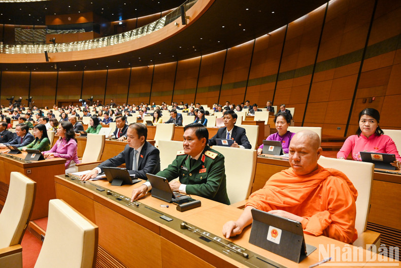 El Parlamento adoptó una resolución sobre la aplicación piloto de varios mecanismos y políticas específicas para el desarrollo de Ciudad Ho Chi Minh y otra sobre actividades de interpelación.
