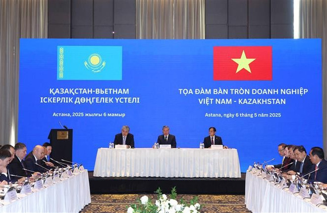 El secretario general del Partido Comunista de Vietnam (PCV), To Lam, en la mesa redonda. (Foto: VNA)