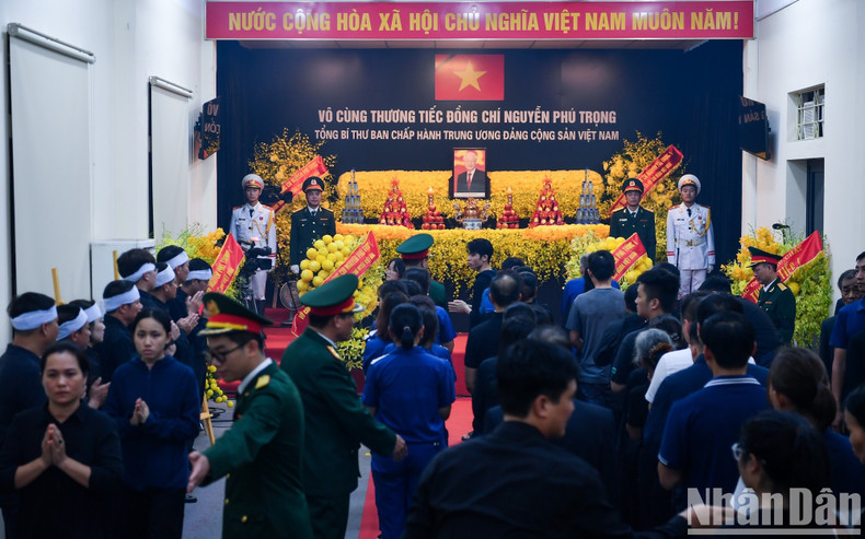 Las honras funébres en la casa cultural de Lai Da, en comuna de Dong Hoi, del distrito de Dong Anh, Hanói. Las honras funébres en la casa cultural de Lai Da, en comuna de Dong Hoi, del distrito de Dong Anh, Hanói.