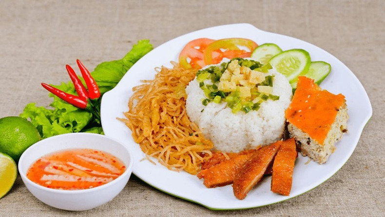El “com tam” de Vietnam entre los tres mejores platos de arroz del mundo (Foto: VNA) El “com tam” de Vietnam entre los tres mejores platos de arroz del mundo (Foto: VNA)