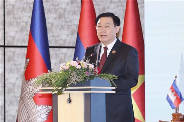 El presidente de la Asamblea Nacional de Vietnam, Vuong Dinh Hue, en la reunón. (Foto: VNA) El presidente de la Asamblea Nacional de Vietnam, Vuong Dinh Hue, en la reunón. (Foto: VNA)