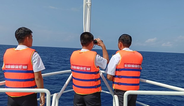 Fuerzas en la búsqueda y rescate a los pescadores (Fuente:plo.vn) Fuerzas en la búsqueda y rescate a los pescadores (Fuente:plo.vn)