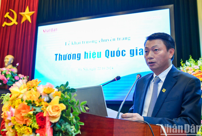 Do Minh Thanh, director general adjunto de la empresa Eurowindow, hace uso de la palabra. Do Minh Thanh, director general adjunto de la empresa Eurowindow, hace uso de la palabra.