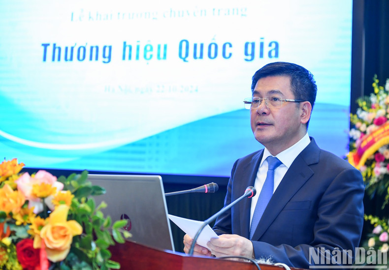 El ministro de Industria y Comercio, Nguyen Hong Dien, interviene en el acto. El ministro de Industria y Comercio, Nguyen Hong Dien, interviene en el acto.