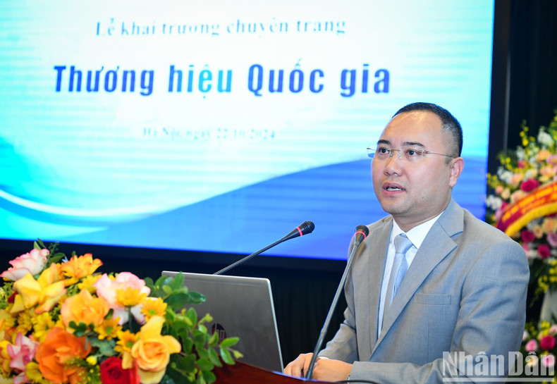 Pham Trung Kien, director general de la sociedad anónima de papelería Hong Ha, interviene en la cita. Pham Trung Kien, director general de la sociedad anónima de papelería Hong Ha, interviene en la cita.