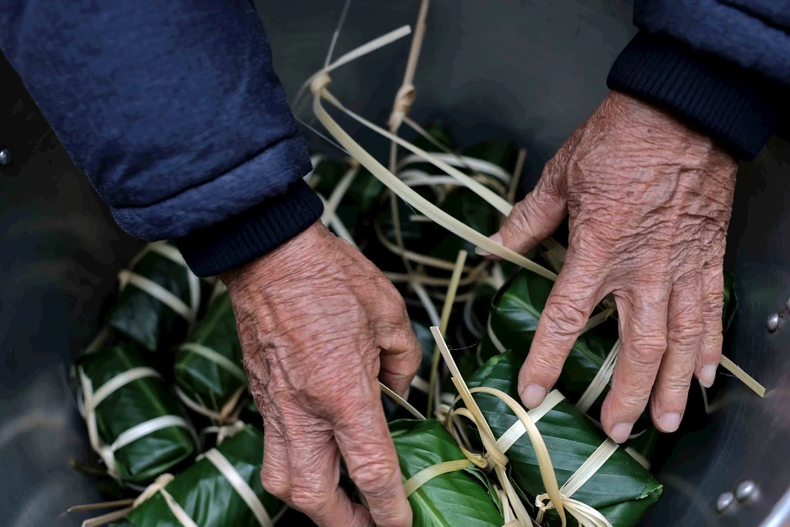 Banh Chung está imbuido de la identidad tradicional del Tet del pueblo vietnamita. (Foto: VNA)